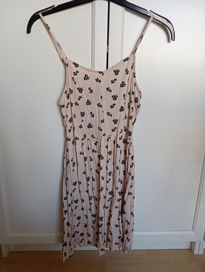 Jolie robe d'été H&M taille 34 - photo numéro 2