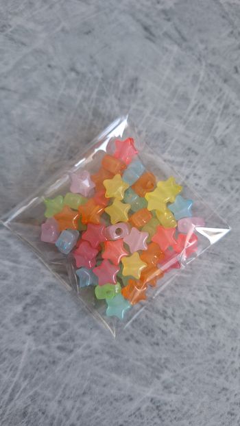 Perles étoiles multicolores
