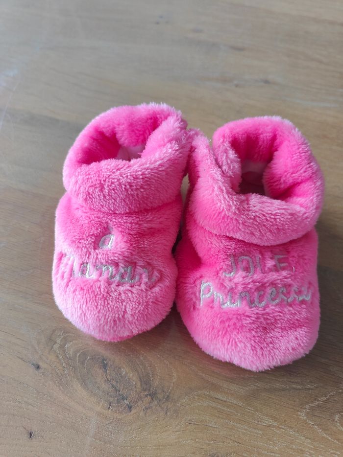 Chaussons bébé rose fushia
