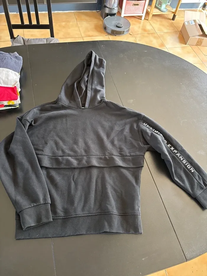 Pull à capuche garçon en taille 12 ans