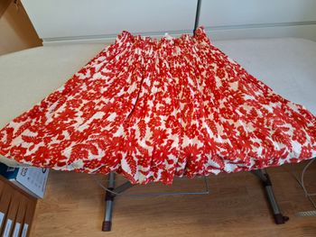 Superbe jupe femme JS Millenium S fleurie doublée très évasée comme neuve