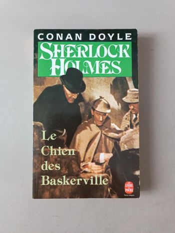 Le chien des baskerville Sherlock Holmes de Conan Doyle.