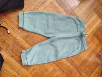 Jogging vert taille 18 mois