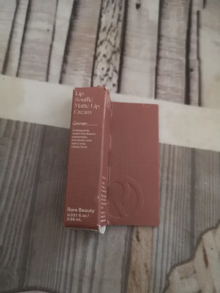 Lot de cosmétiques rare beauty et isle of paradise - photo numéro 5