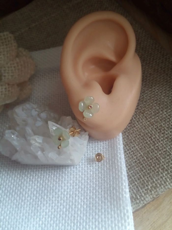 Boucles d'oreilles petites fleurs vertes