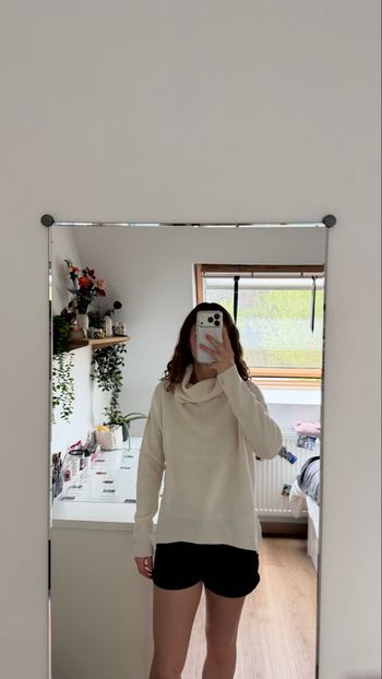 Pull blanc col cheminée 