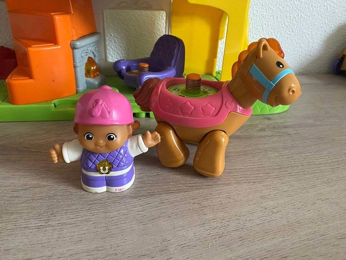 1er âge Vtech Tut tut Copain grande maison transportable + personnages - photo numéro 3