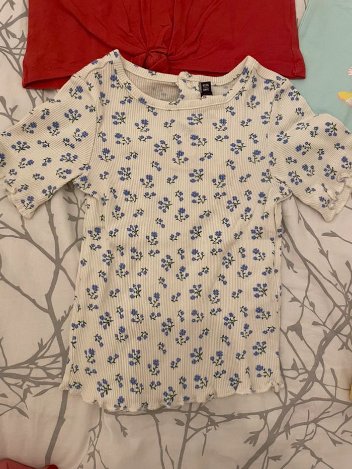 Lot 3 t-shirts et 1 boléro en 3 ans - photo numéro 3