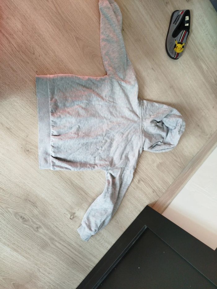 Pull a capuche gris 5-6 ans - photo numéro 4