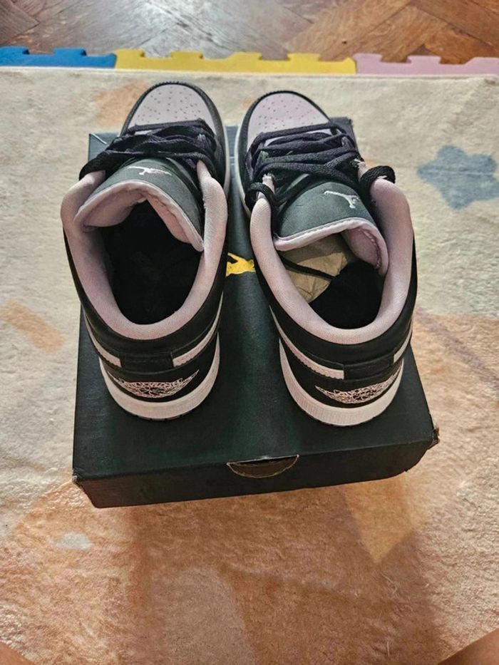 Air Jordan 1 low lila et noir Taille 38 - photo numéro 2