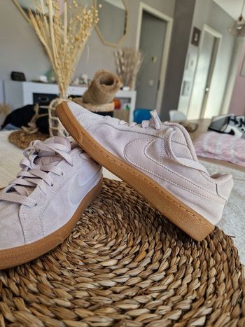 Nike sneakers rose nude daim – Semelle gomme – Taille 38,5