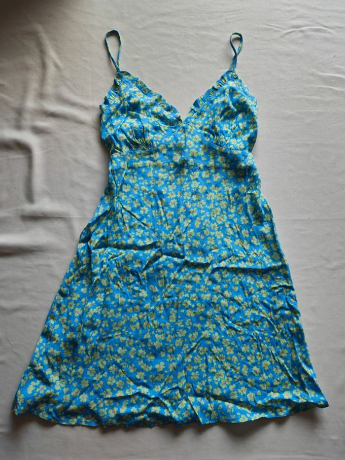 Robe bleue fleurie, taille S , Bershka