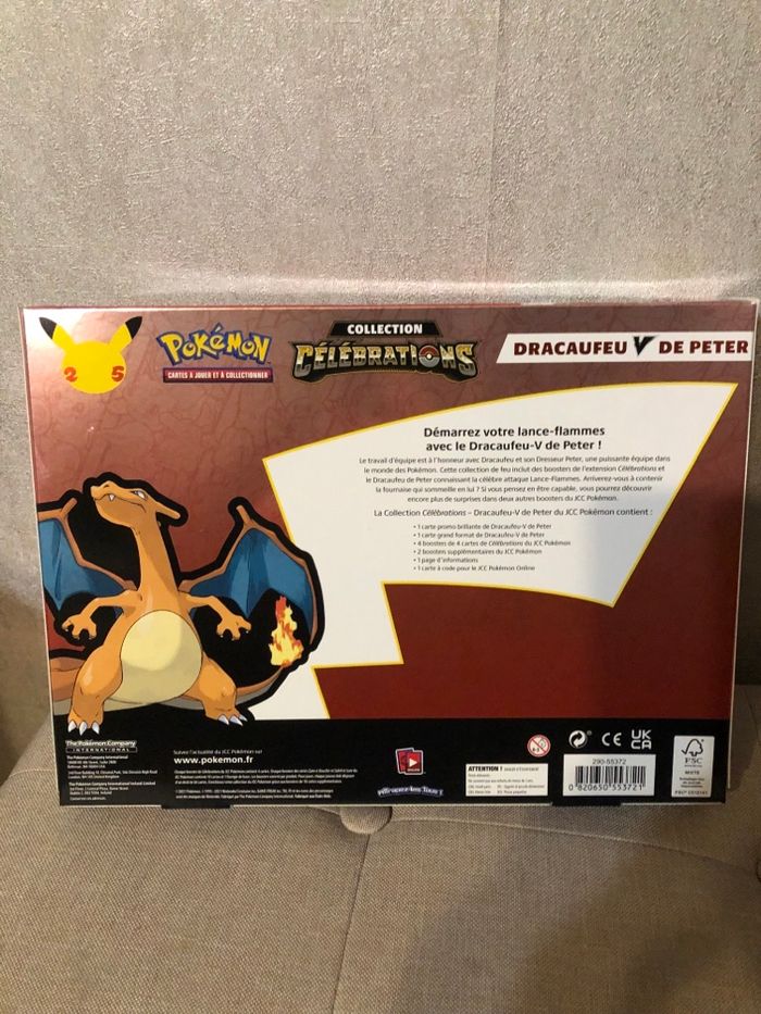 Coffret Pokémon dracaufeu célébrations 25 ans - photo numéro 2