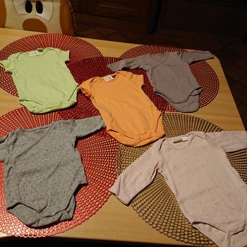 Lot 5 Bodies 1 à 6 mois