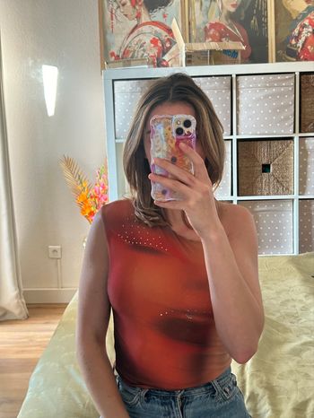 Haut bershka orangé avec strass