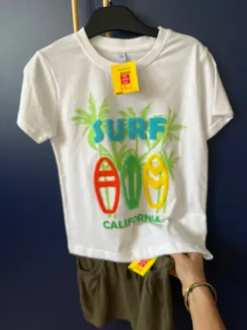 T-shirt et short, 6 ans, neuf