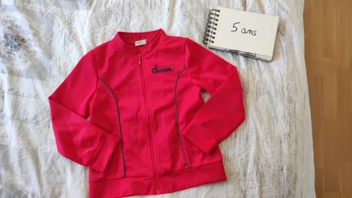 veste rouge taille 5 ans - photo numéro 2