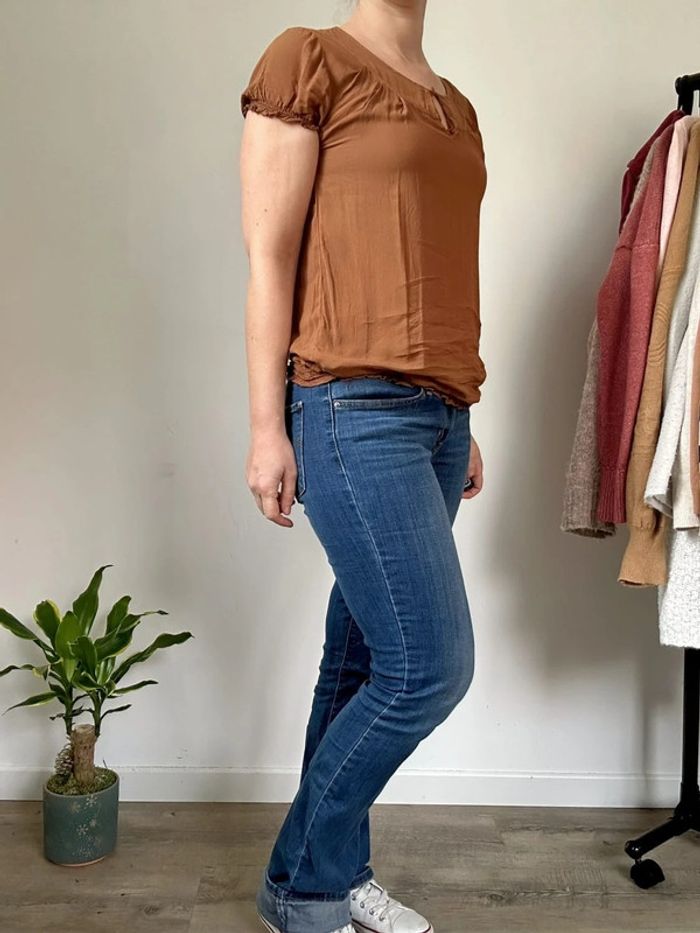 Tee-shirt marron Mim, taille 36, resserré à la taille, en très bon état 💖 - photo numéro 3