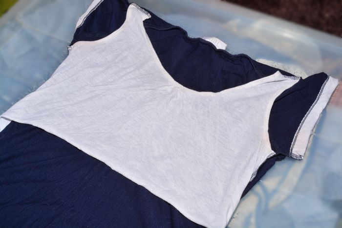 tshirt bleu marine doublé d'un débardeur blanc taille M col rond - photo numéro 2