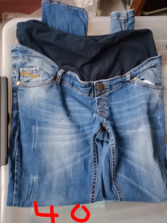 Jeans slim maternité. 40