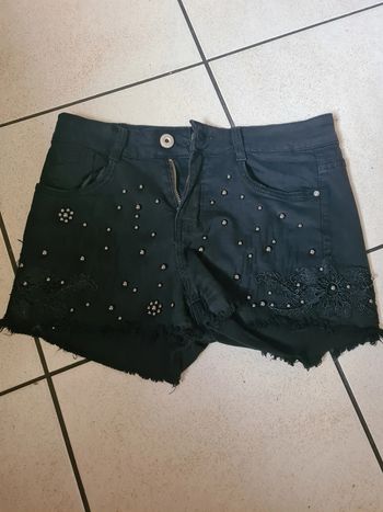 Magnifique short noir L 40