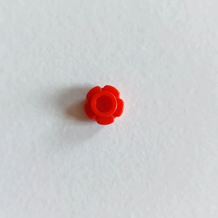 100 fleurs rouges LEGO🌹 - Excellent état🌟 - Envoi rapide🚚💨 - photo numéro 2