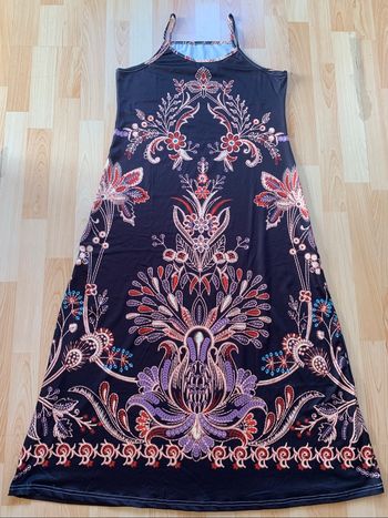 Jolie robe multicolore et noir taille L