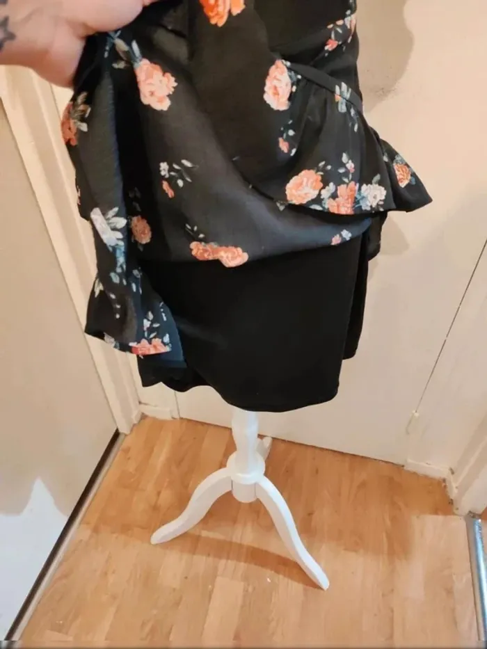 Robe à volants fleuris taille 38 Fashion Union - photo numéro 8