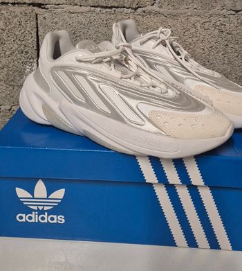 Adidas ozelia