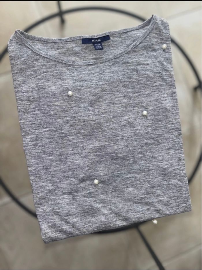 T-shirt gris à perles blanche - photo numéro 2