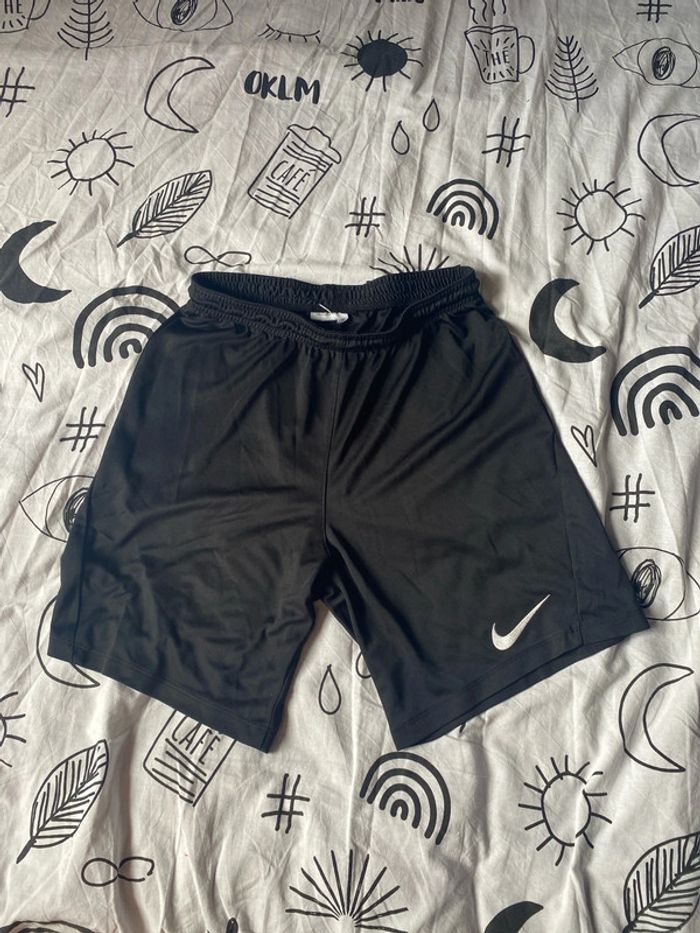Short noir Nike S