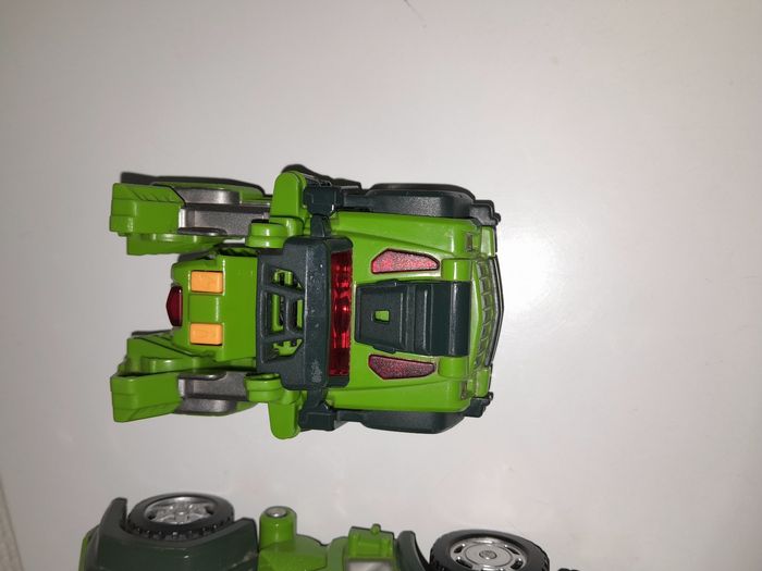 Lot véhicules/dinosaures switch and go - photo numéro 2