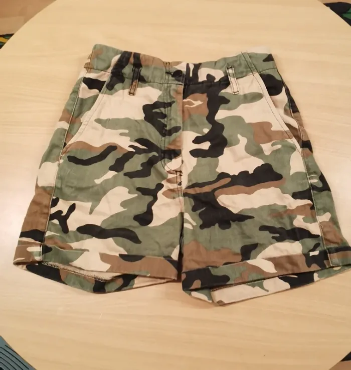 Short en jean armée pull & bear taille 34