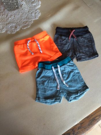 3 shorts bébés 0/3 mois (56/62)