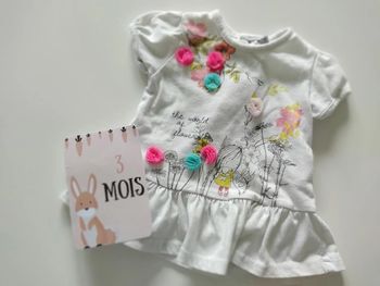 Tee shirt taille 3 mois.