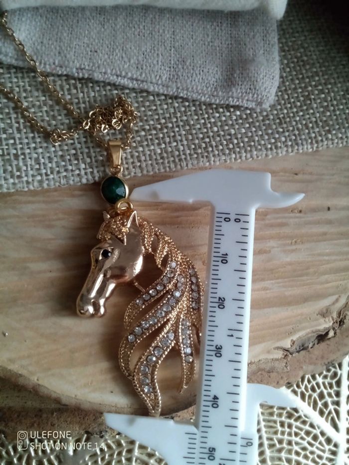 Collier cheval et pierre d'émeraude brute - photo numéro 2