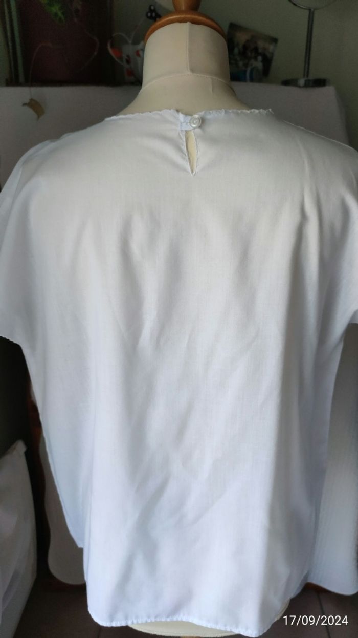 Blouse blanche avec jolie broderie T42/44 - photo numéro 7