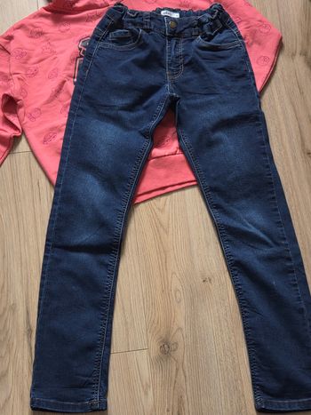 Lot jeans et sweat-shirt