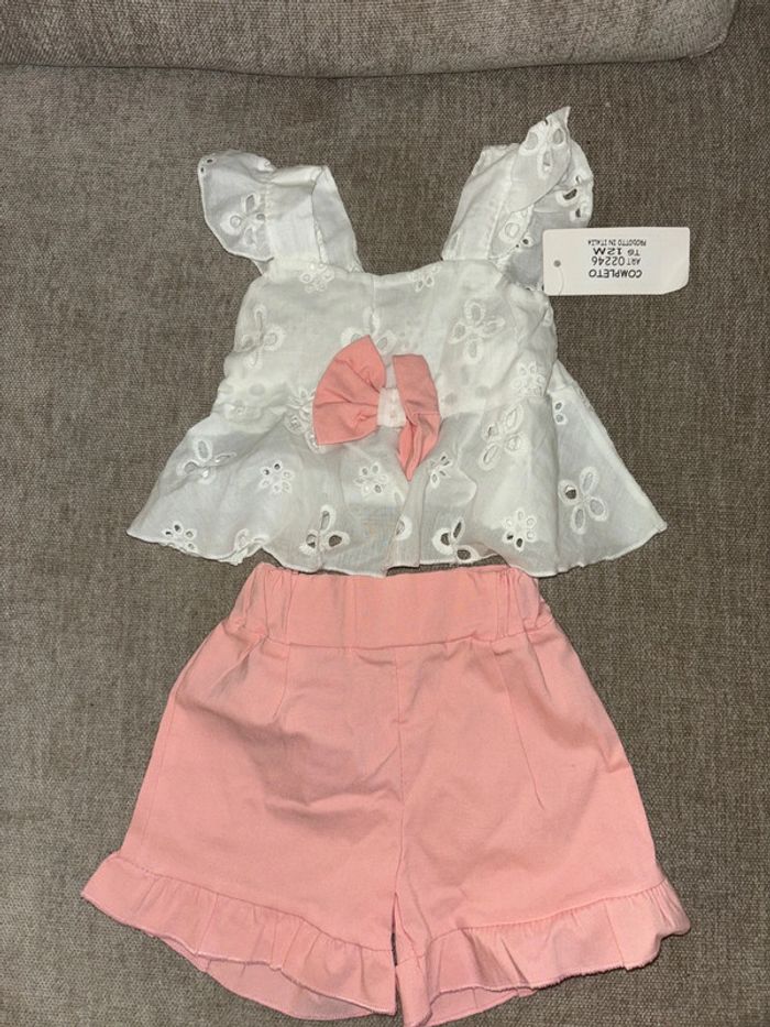 Ensemble bébé fille neuf haut et short taille 12 mois
