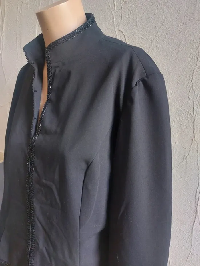 Veste noire élégante avec bordure perlée Taille 44 - photo numéro 4