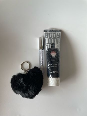 Lotion pour le corps parfumé + gloss + porte-clés
