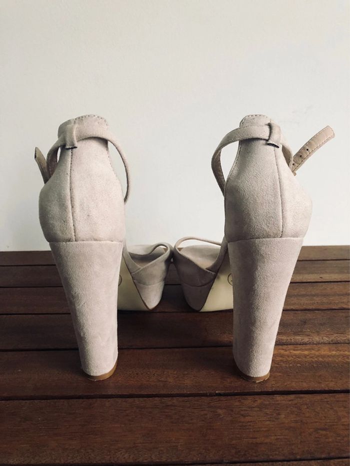 Sandales à talons - photo numéro 2