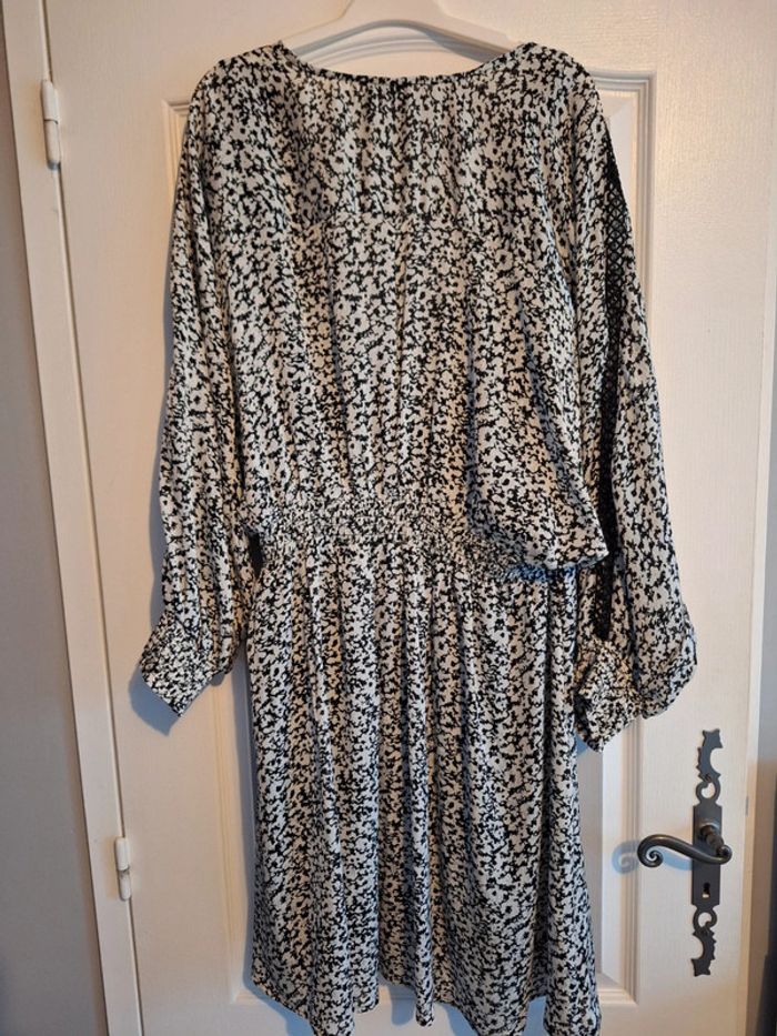 Robe noir et blanche - photo numéro 2