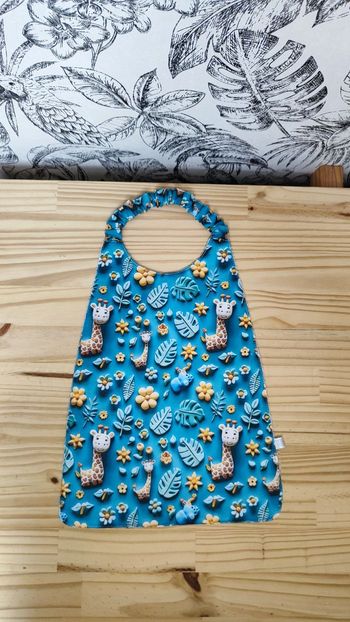 Bavoir élastique girafe 3D