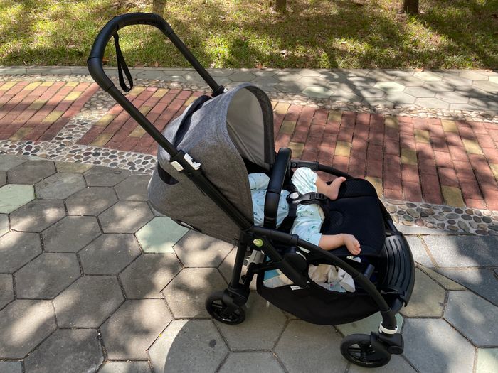 Poussette en gris - photo numéro 3