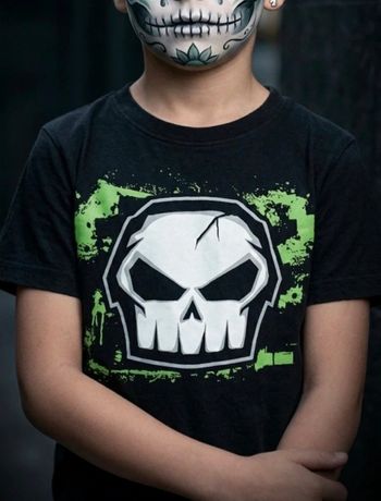 T-shirt courtes manches noir taille 7 - 8 ans