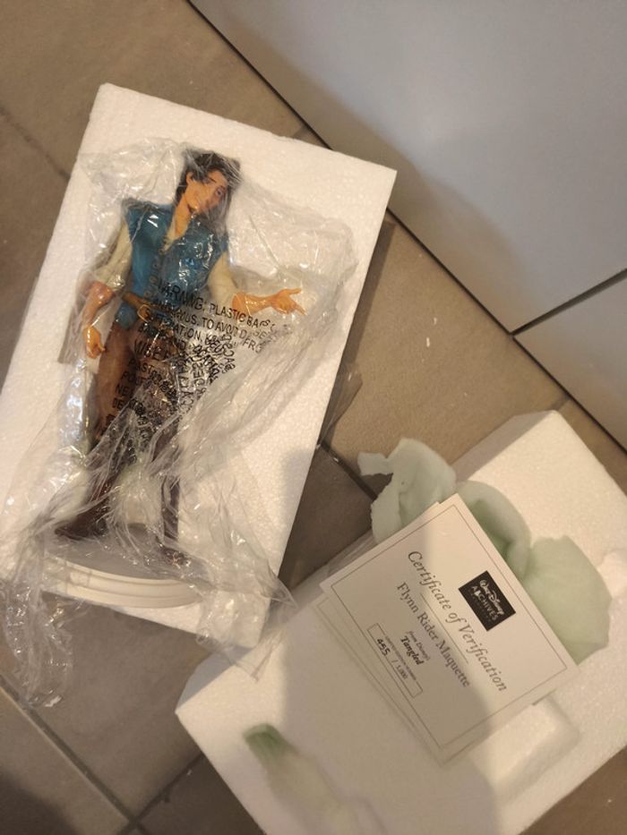 Enesco Flynn Rider Maquette Disney Archives Collection Rapunzel Tangled - photo numéro 6