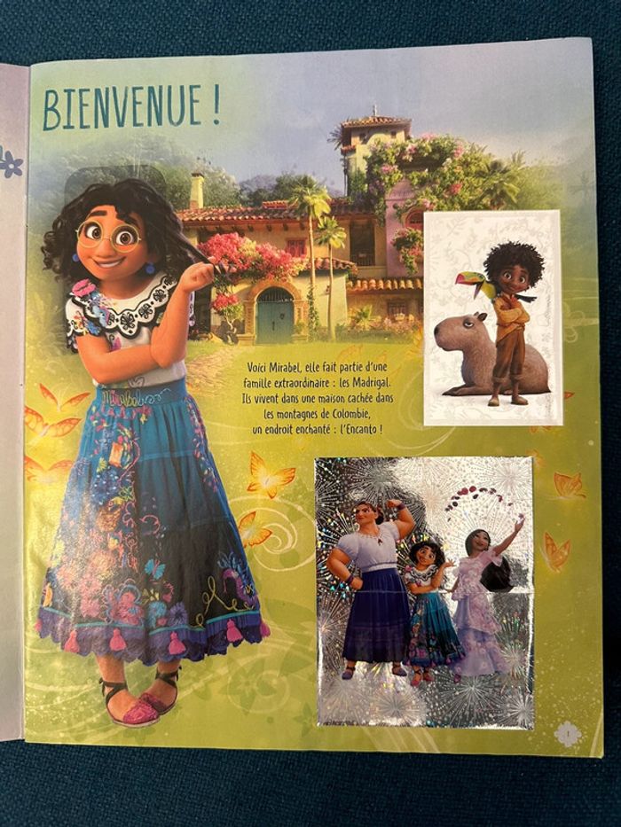 Album livre Panini complet stickers autocollants Disney Encanto famille Madrigal - photo numéro 3