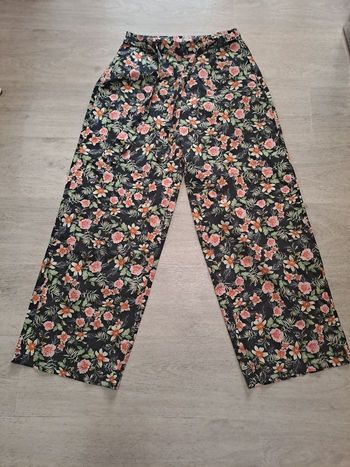 Pantalon a motif fleuri