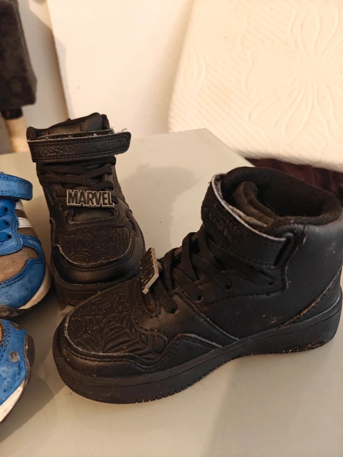 2 paires de baskets - photo numéro 3